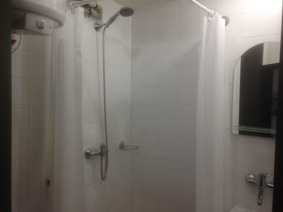 Studio Black And White Apartment Лодз Екстериор снимка