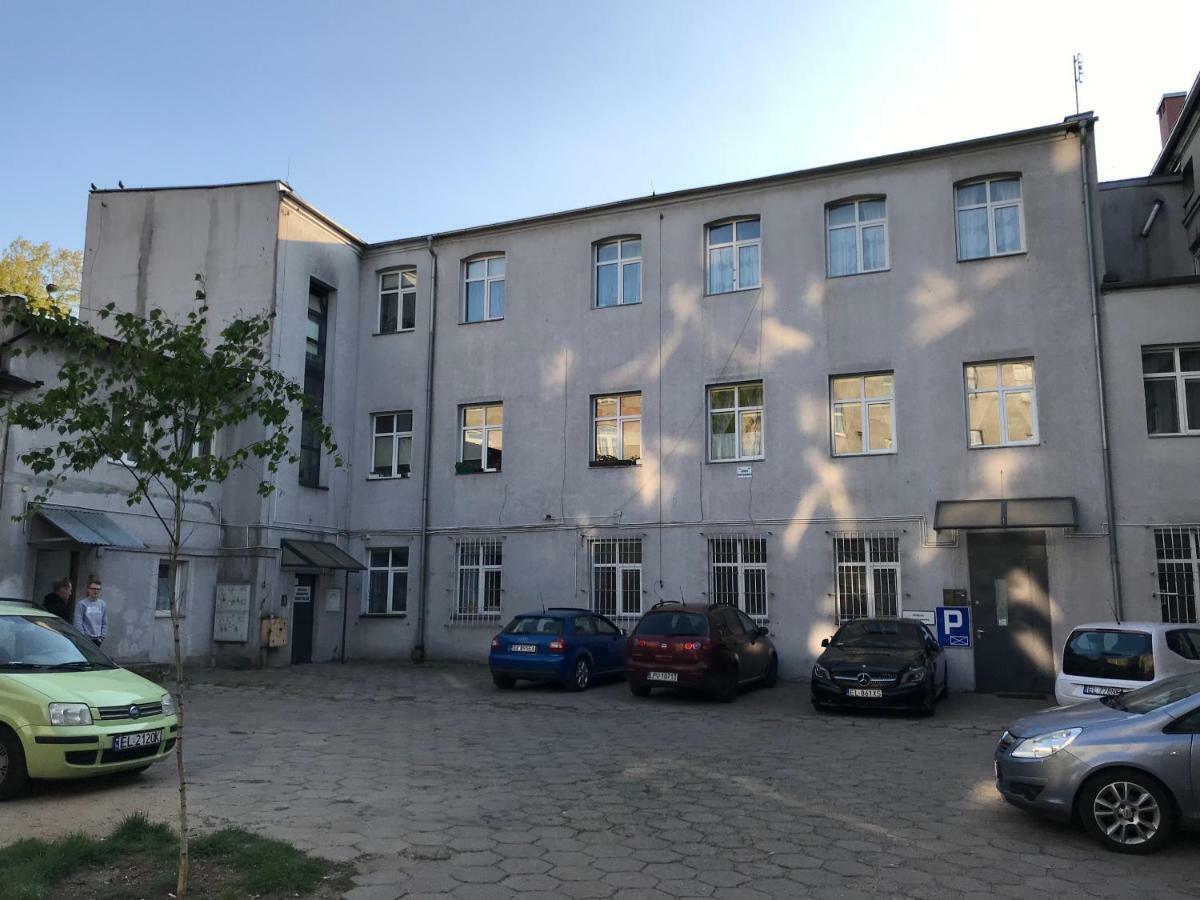 Studio Black And White Apartment Лодз Екстериор снимка